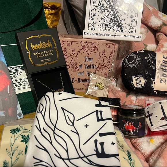 BOOKISH BOX BUNDLE! - Picture 14 of 15